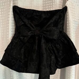 Black floral ruffle tie back top 🖤💐